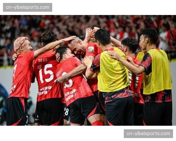 半场：浙江队0-2落后成都蓉城，控球占优却难造威胁射门