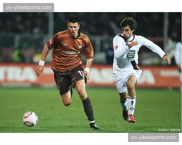 门兴格拉德巴赫3-2逆转斯图加特,两队合计贡献35次射门展现对攻风格 门兴格拉德巴赫3-2逆转斯图加特,两队合计贡献35次射门展现对攻风格